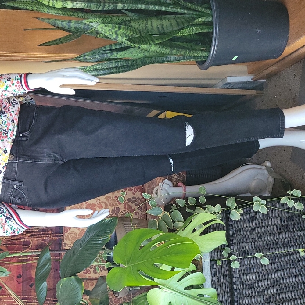 Calvin klein size 12 distressed ankle straight jean